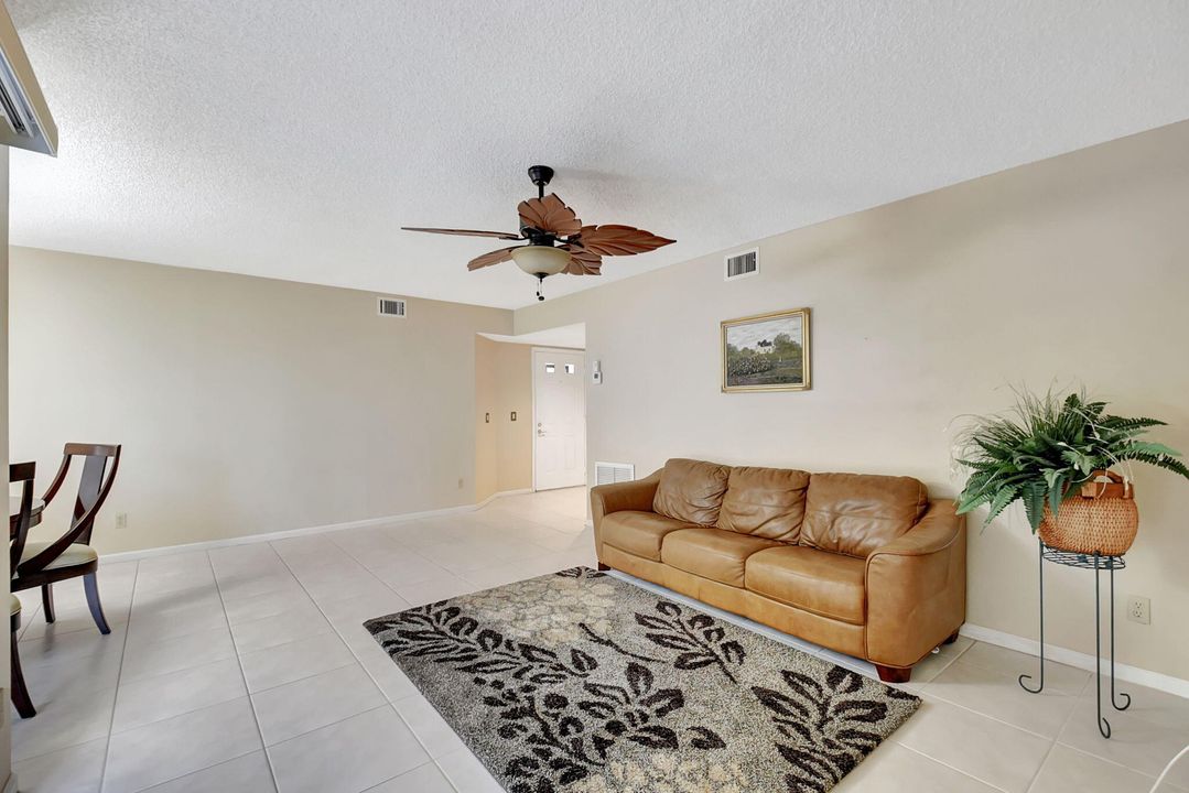 For Sale: $275,000 (2 beds, 2 baths, 1335 Square Feet)