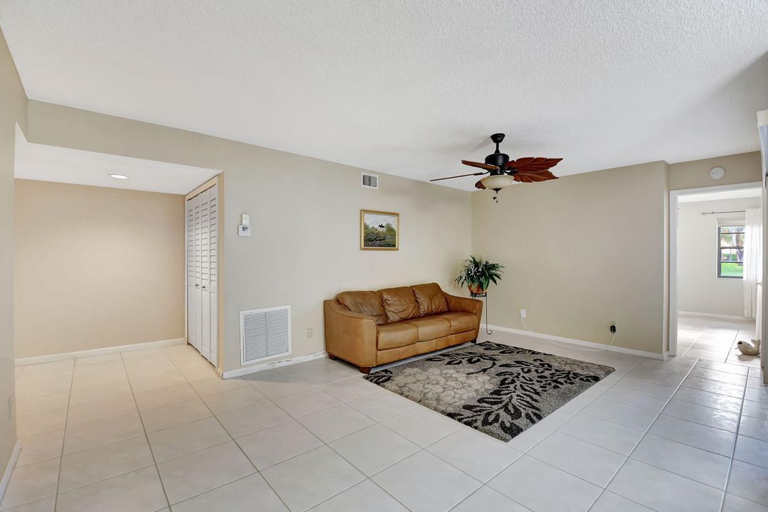 For Sale: $275,000 (2 beds, 2 baths, 1335 Square Feet)