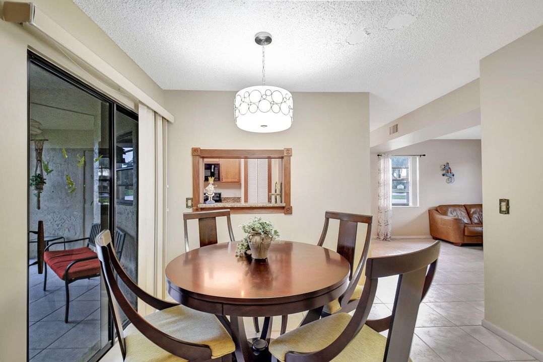 For Sale: $275,000 (2 beds, 2 baths, 1335 Square Feet)