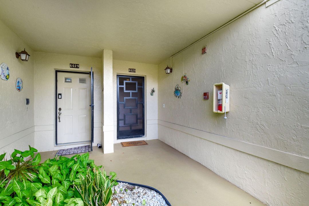 For Sale: $275,000 (2 beds, 2 baths, 1335 Square Feet)