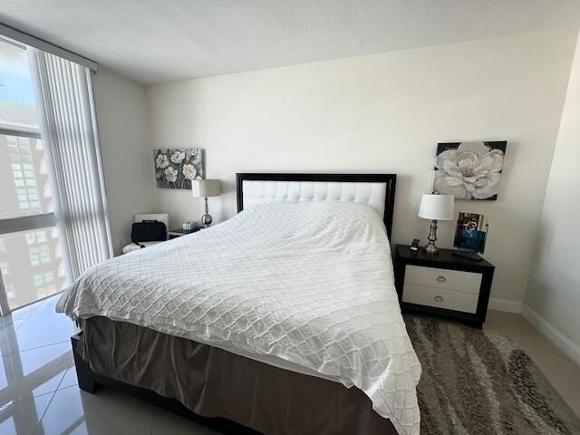 For Rent: $2,400 (1 beds, 1 baths, 782 Square Feet)