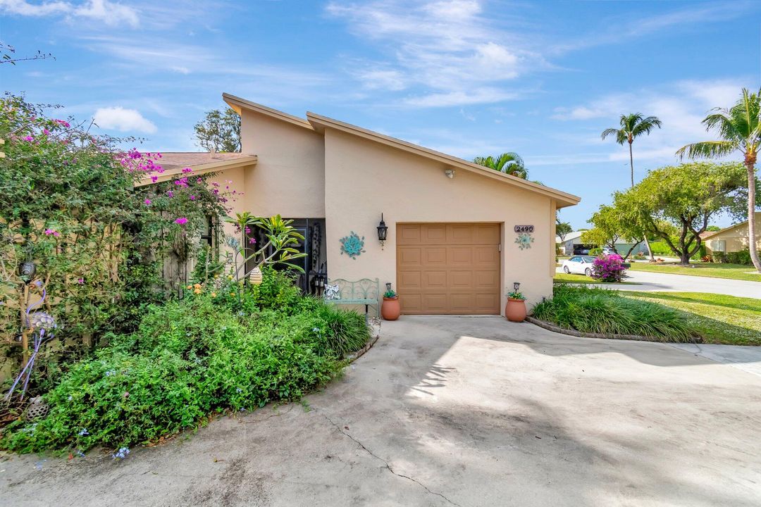 For Sale: $398,500 (2 beds, 2 baths, 1380 Square Feet)