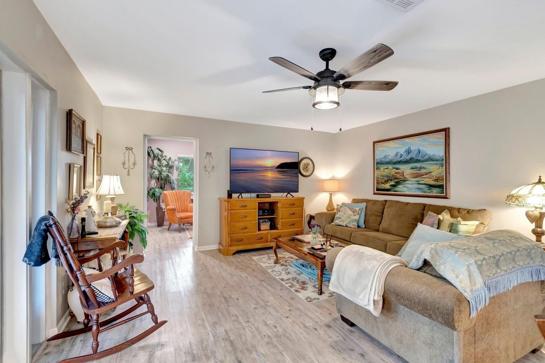 For Sale: $398,500 (2 beds, 2 baths, 1380 Square Feet)