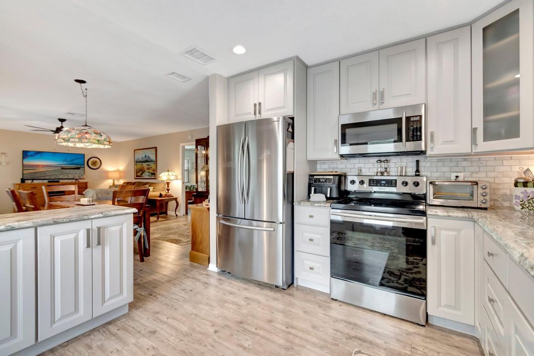 For Sale: $398,500 (2 beds, 2 baths, 1380 Square Feet)