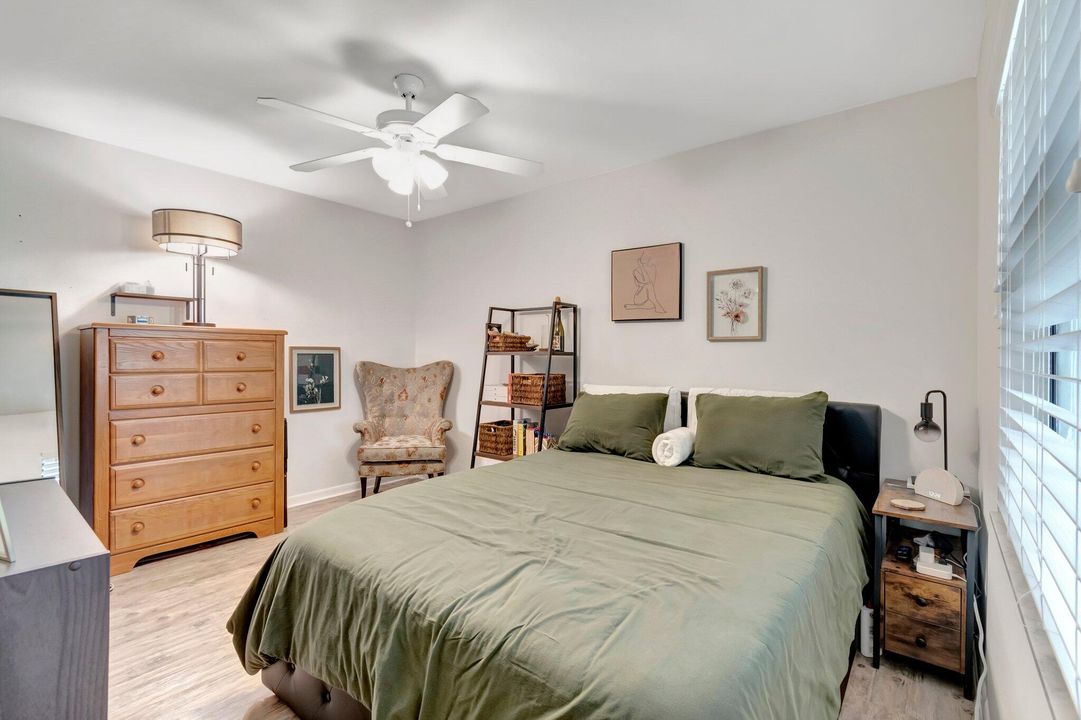 For Sale: $398,500 (2 beds, 2 baths, 1380 Square Feet)