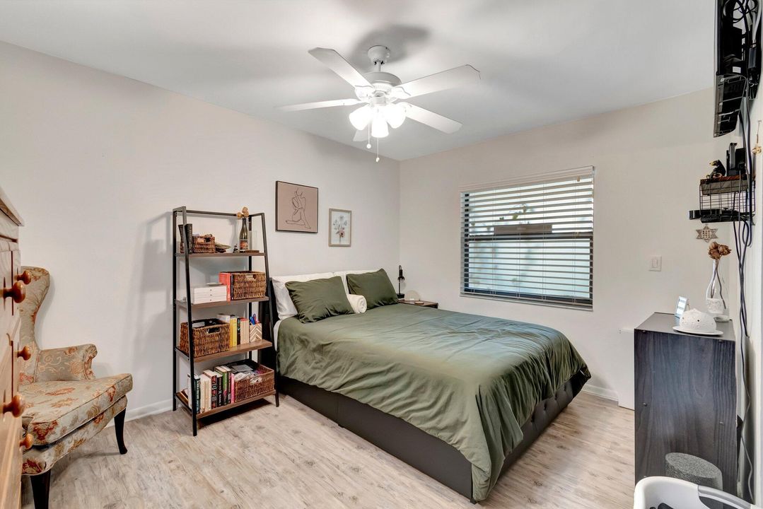 For Sale: $398,500 (2 beds, 2 baths, 1380 Square Feet)