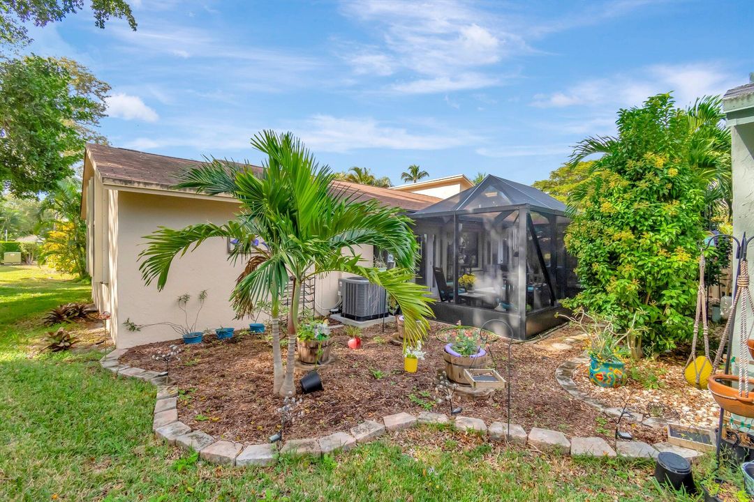 For Sale: $398,500 (2 beds, 2 baths, 1380 Square Feet)