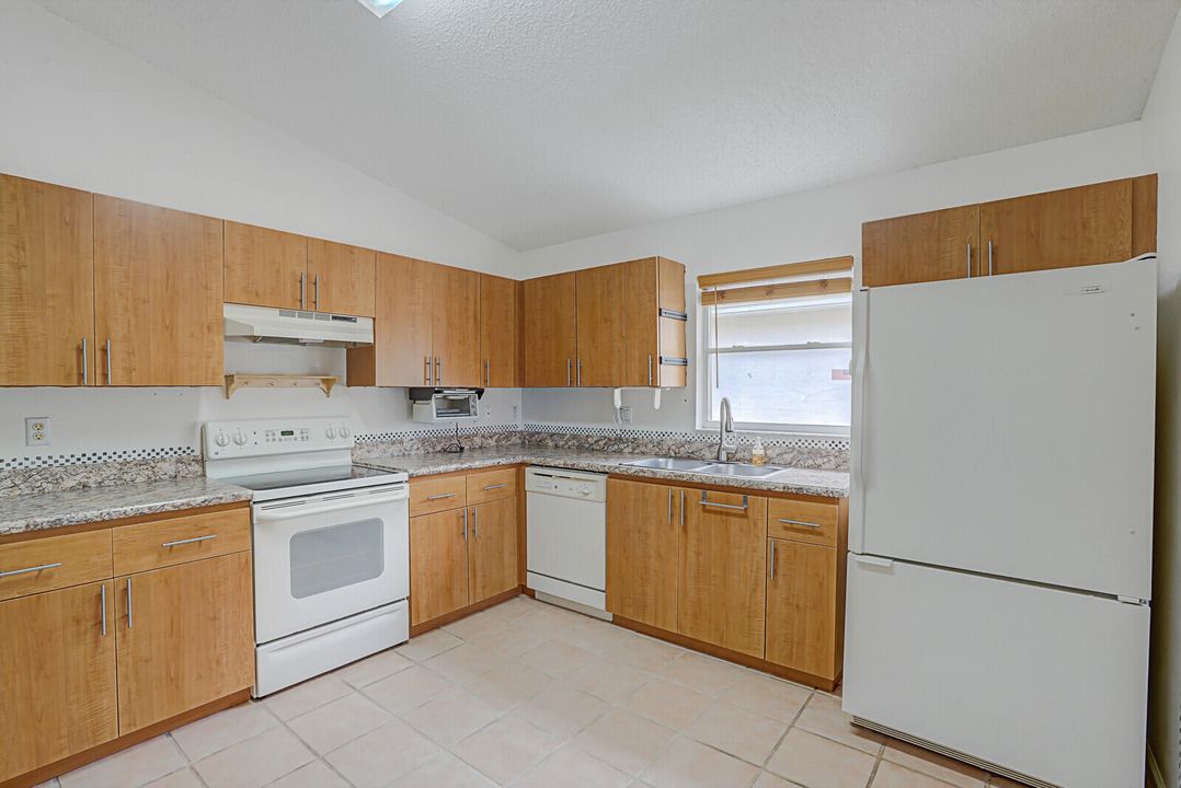 For Sale: $479,900 (3 beds, 2 baths, 1585 Square Feet)