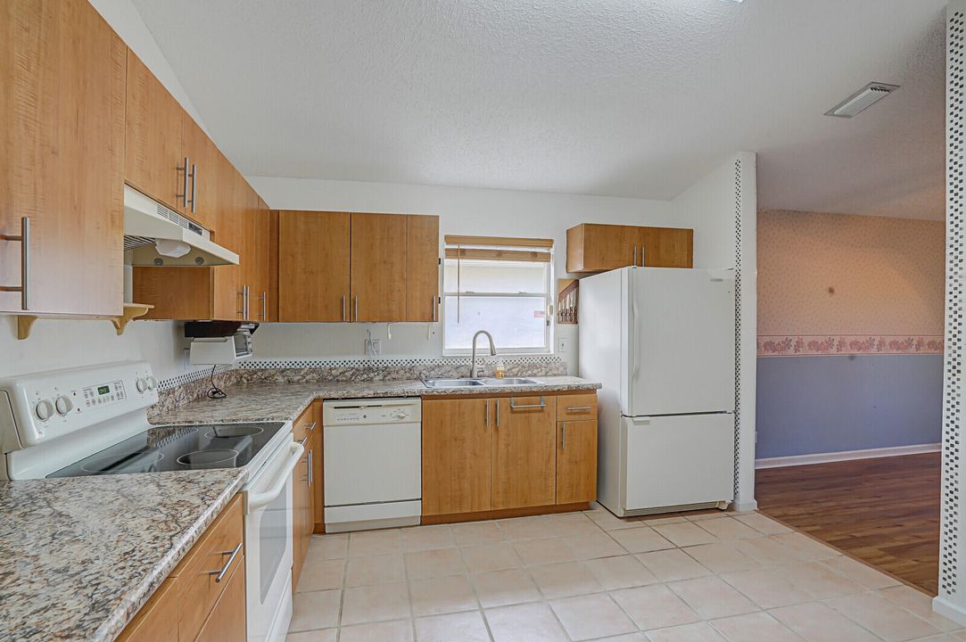 For Sale: $479,900 (3 beds, 2 baths, 1585 Square Feet)