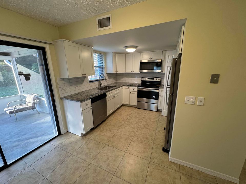 For Rent: $2,200 (3 beds, 2 baths, 1033 Square Feet)