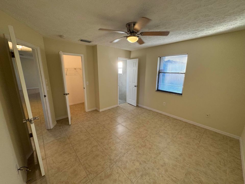 For Rent: $2,200 (3 beds, 2 baths, 1033 Square Feet)