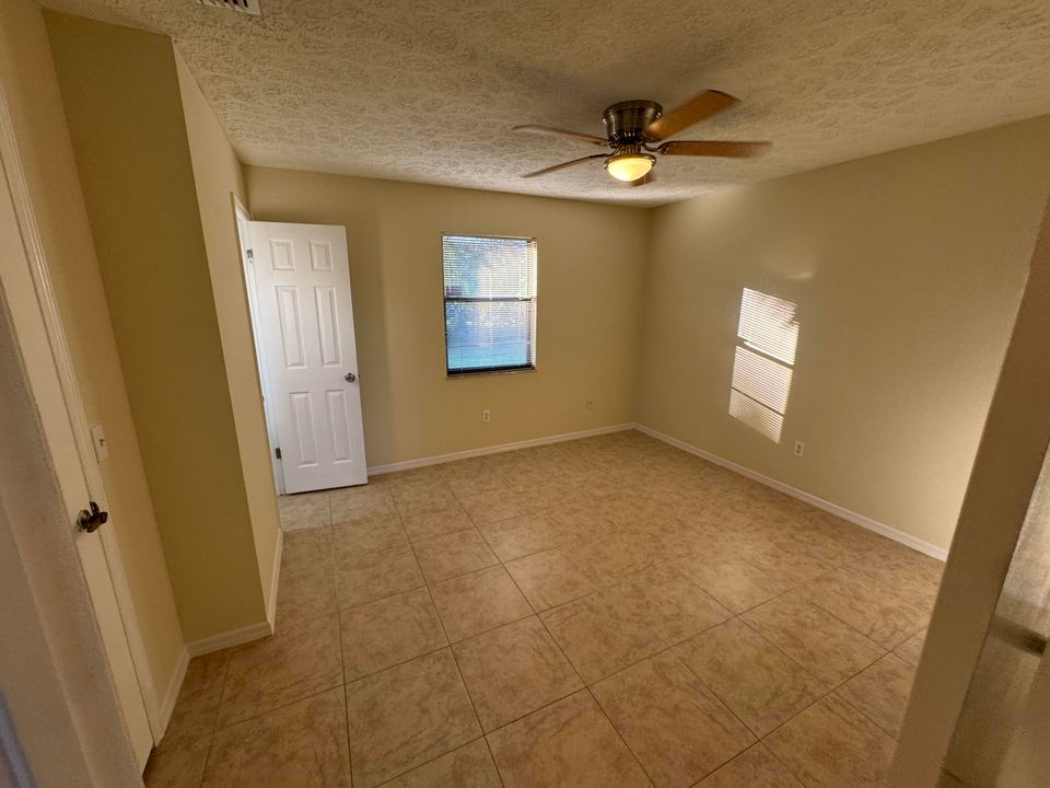 For Rent: $2,200 (3 beds, 2 baths, 1033 Square Feet)