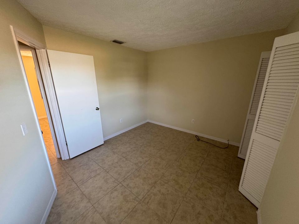 For Rent: $2,200 (3 beds, 2 baths, 1033 Square Feet)