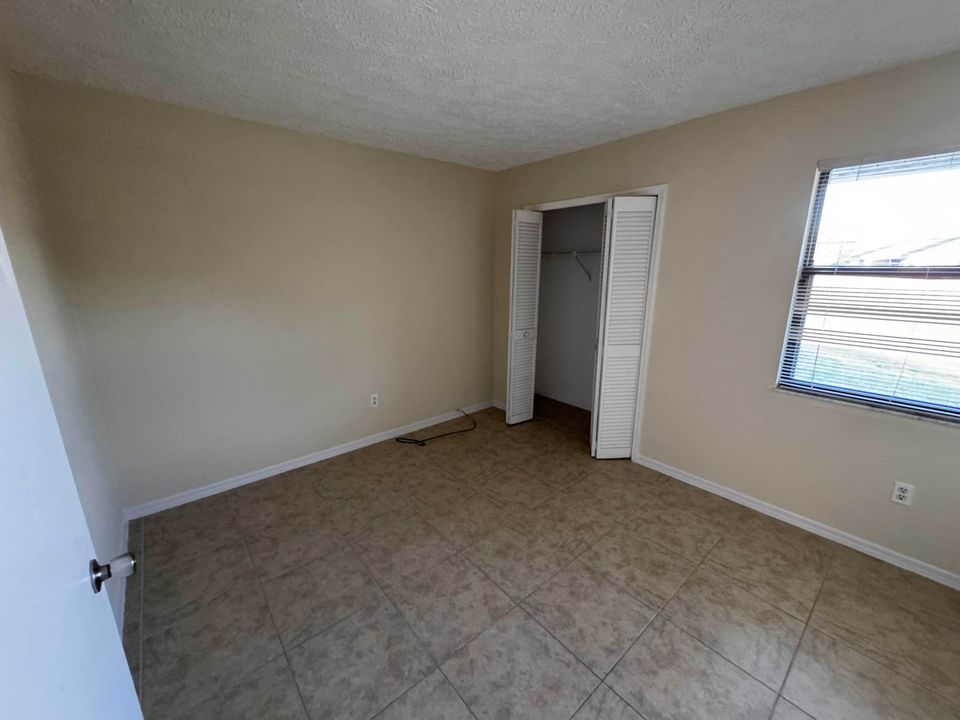 For Rent: $2,200 (3 beds, 2 baths, 1033 Square Feet)