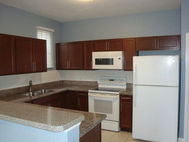 For Rent: $2,500 (3 beds, 2 baths, 1457 Square Feet)