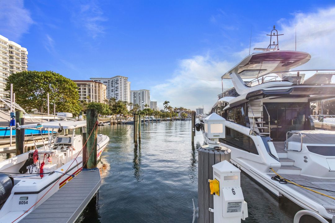 For Sale: $2,399,000 (2 beds, 2 baths, 1526 Square Feet)