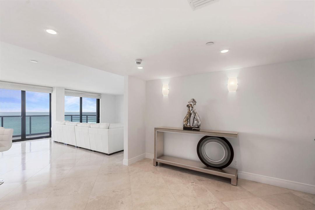 For Sale: $2,399,000 (2 beds, 2 baths, 1526 Square Feet)