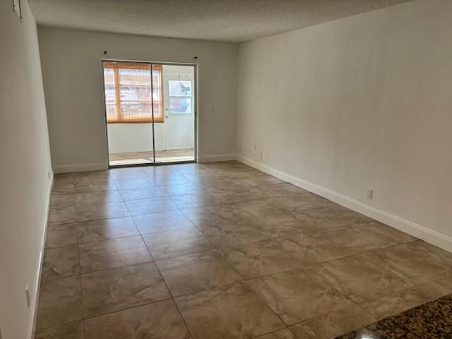 For Sale: $139,900 (2 beds, 2 baths, 870 Square Feet)