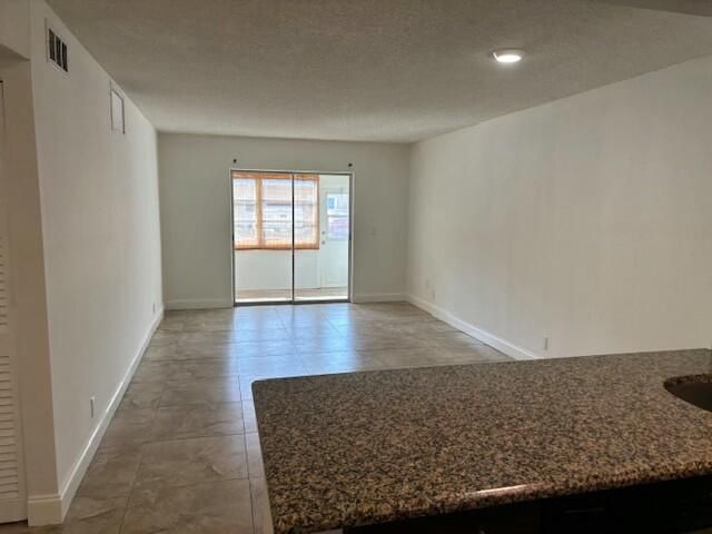 For Sale: $139,900 (2 beds, 2 baths, 870 Square Feet)