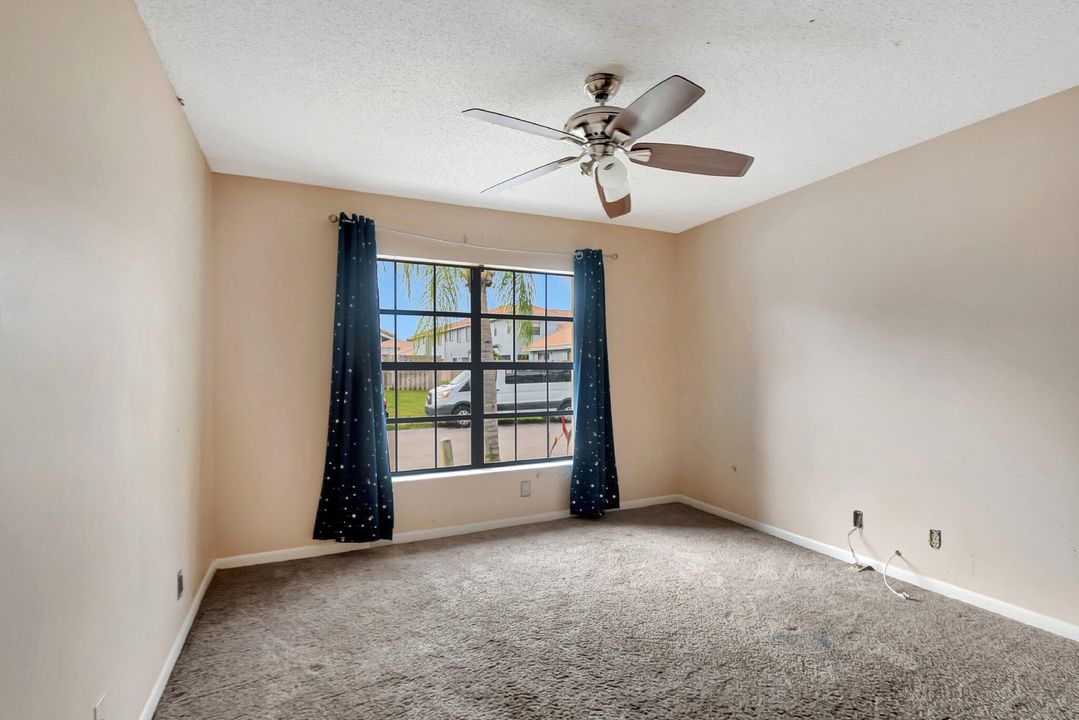 For Sale: $299,000 (2 beds, 2 baths, 1258 Square Feet)