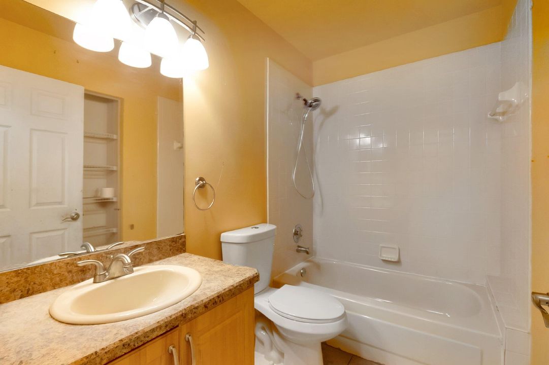 For Sale: $299,000 (2 beds, 2 baths, 1258 Square Feet)