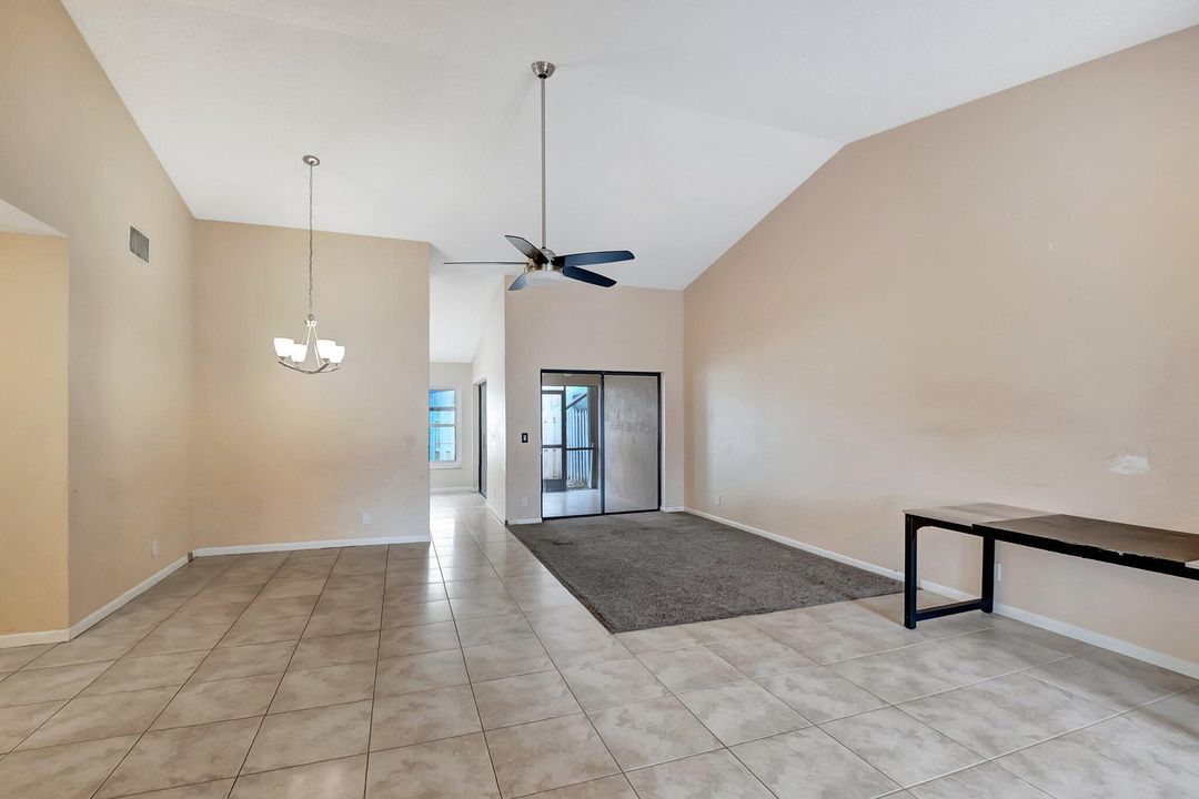 For Sale: $299,000 (2 beds, 2 baths, 1258 Square Feet)