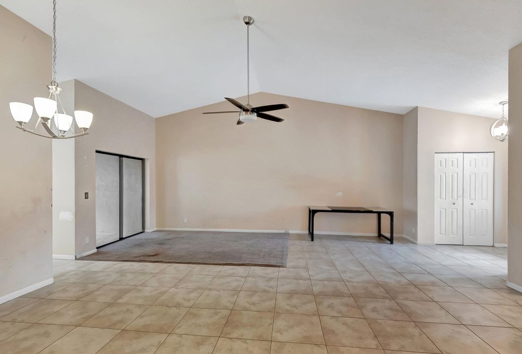 For Sale: $299,000 (2 beds, 2 baths, 1258 Square Feet)