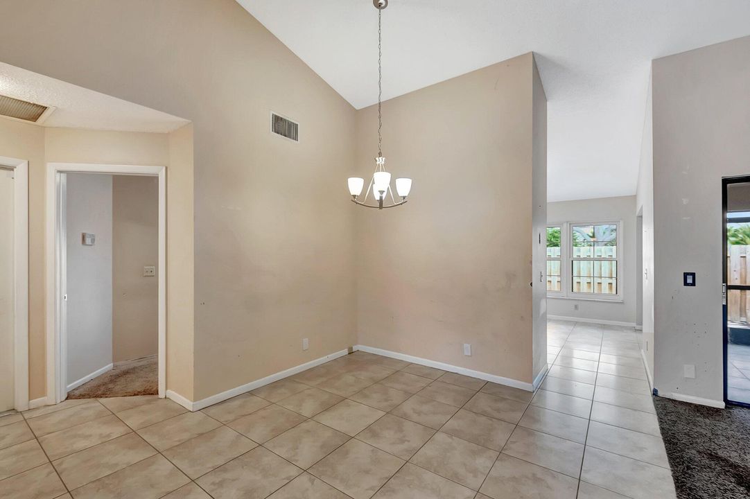 For Sale: $299,000 (2 beds, 2 baths, 1258 Square Feet)