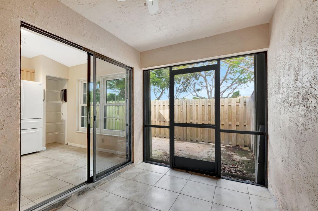 For Sale: $299,000 (2 beds, 2 baths, 1258 Square Feet)