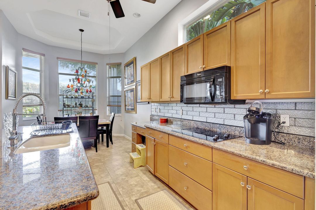 For Sale: $595,000 (2 beds, 2 baths, 2364 Square Feet)