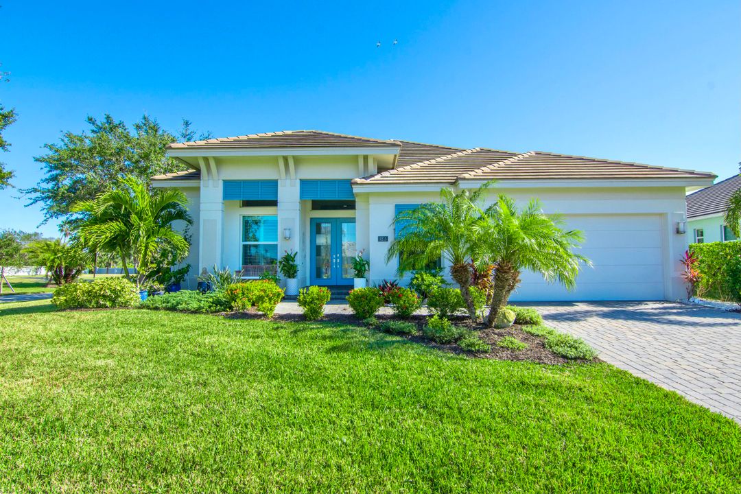 For Sale: $1,050,000 (3 beds, 3 baths, 2159 Square Feet)