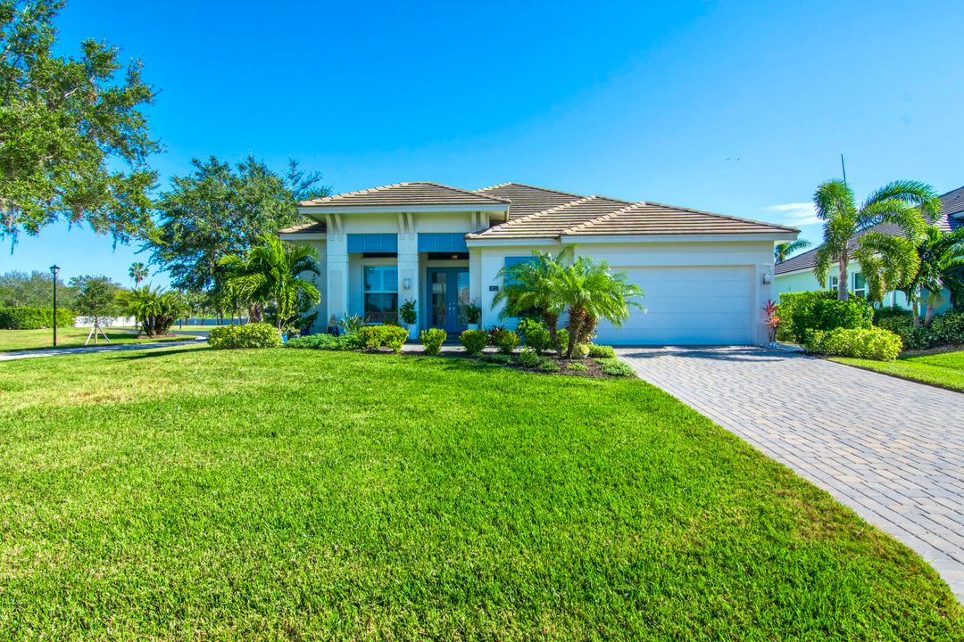 For Sale: $1,050,000 (3 beds, 3 baths, 2159 Square Feet)