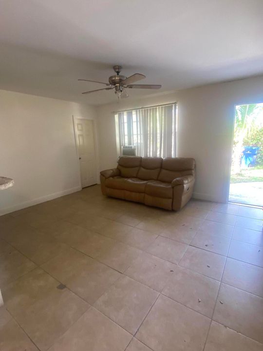 For Rent: $2,600 (3 beds, 1 baths, 1108 Square Feet)