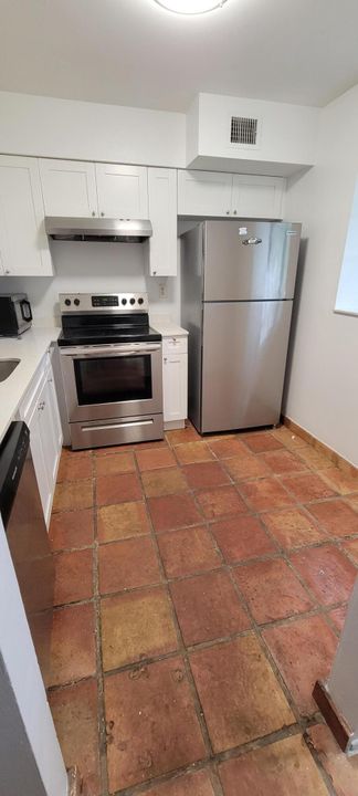 For Sale: $255,000 (2 beds, 2 baths, 1090 Square Feet)