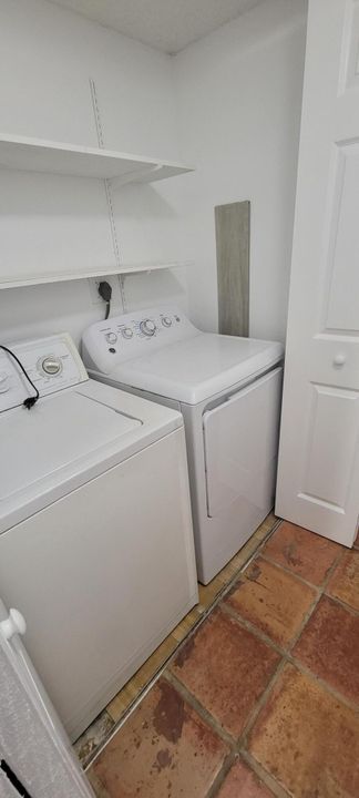 For Sale: $255,000 (2 beds, 2 baths, 1090 Square Feet)