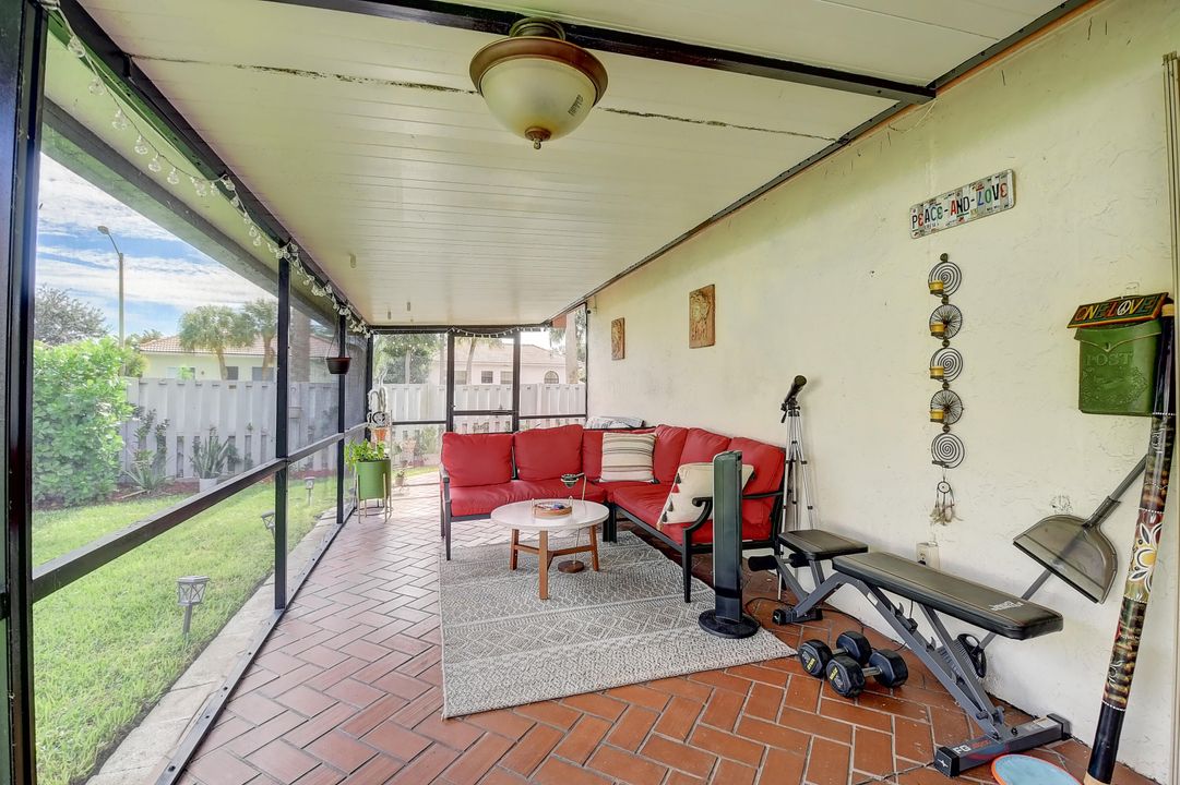 For Sale: $550,000 (3 beds, 2 baths, 1935 Square Feet)