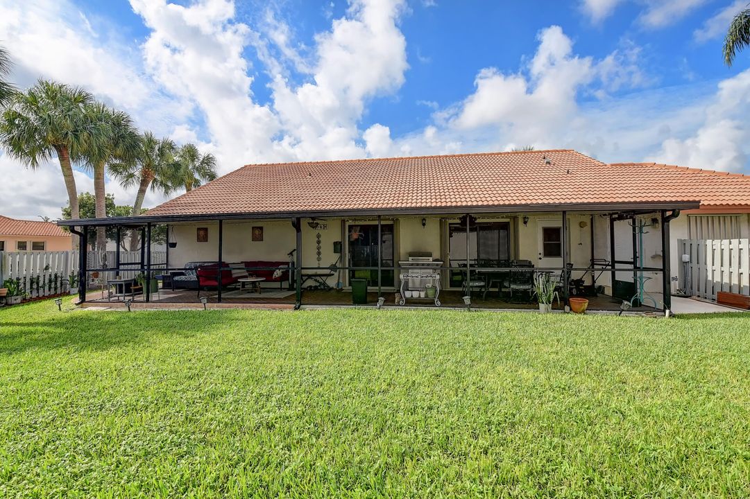 For Sale: $550,000 (3 beds, 2 baths, 1935 Square Feet)