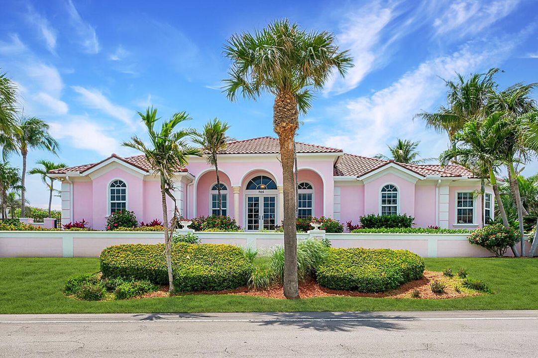 For Sale: $2,800,000 (3 beds, 4 baths, 2884 Square Feet)