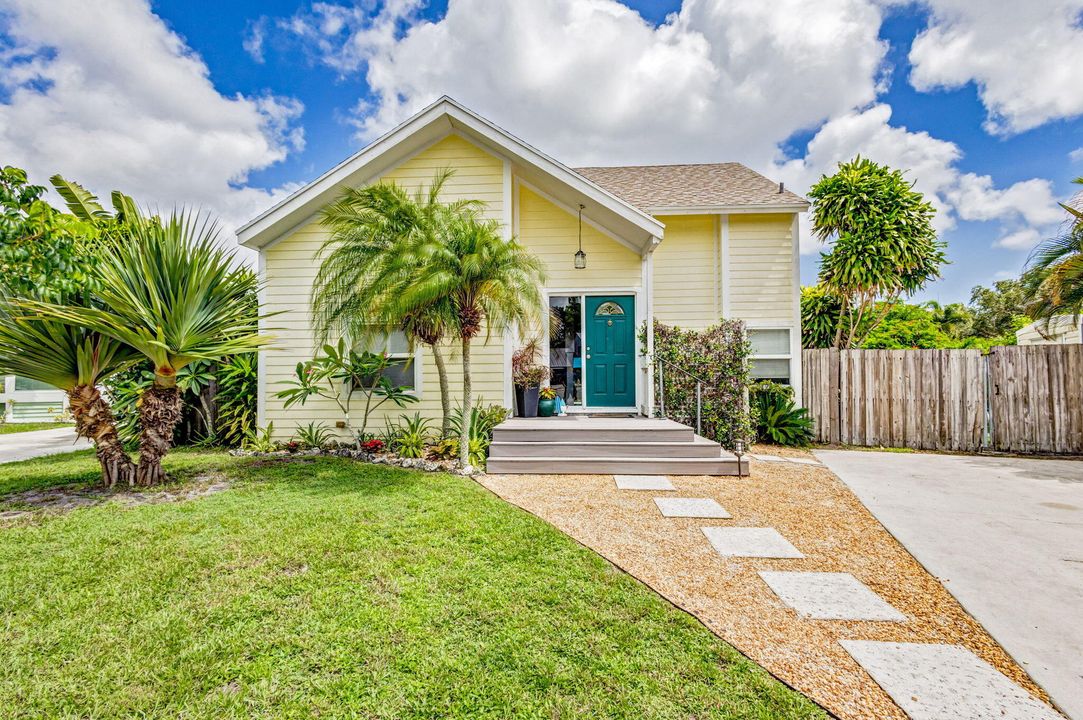 For Sale: $639,900 (3 beds, 2 baths, 1497 Square Feet)