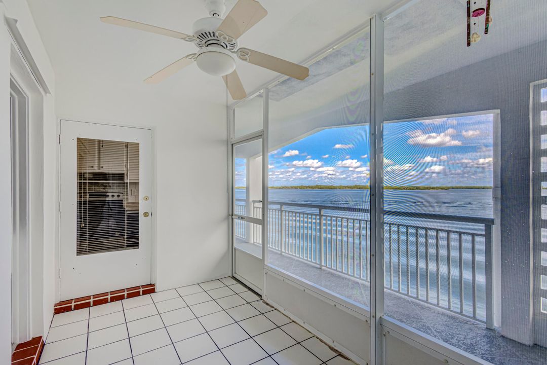 For Sale: $310,000 (2 beds, 2 baths, 966 Square Feet)