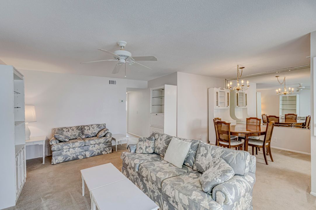 For Sale: $310,000 (2 beds, 2 baths, 966 Square Feet)