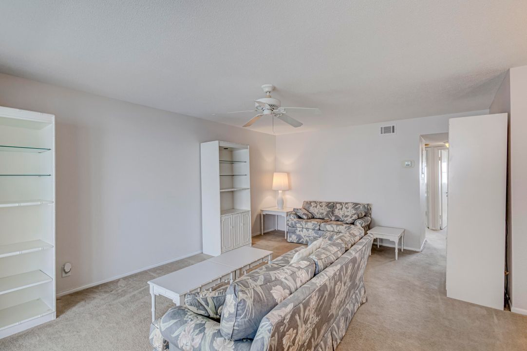 For Sale: $310,000 (2 beds, 2 baths, 966 Square Feet)