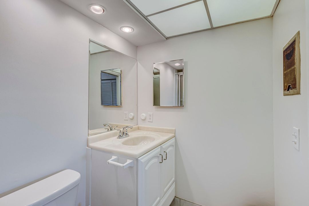 For Sale: $310,000 (2 beds, 2 baths, 966 Square Feet)