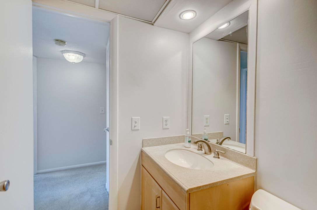 For Sale: $310,000 (2 beds, 2 baths, 966 Square Feet)