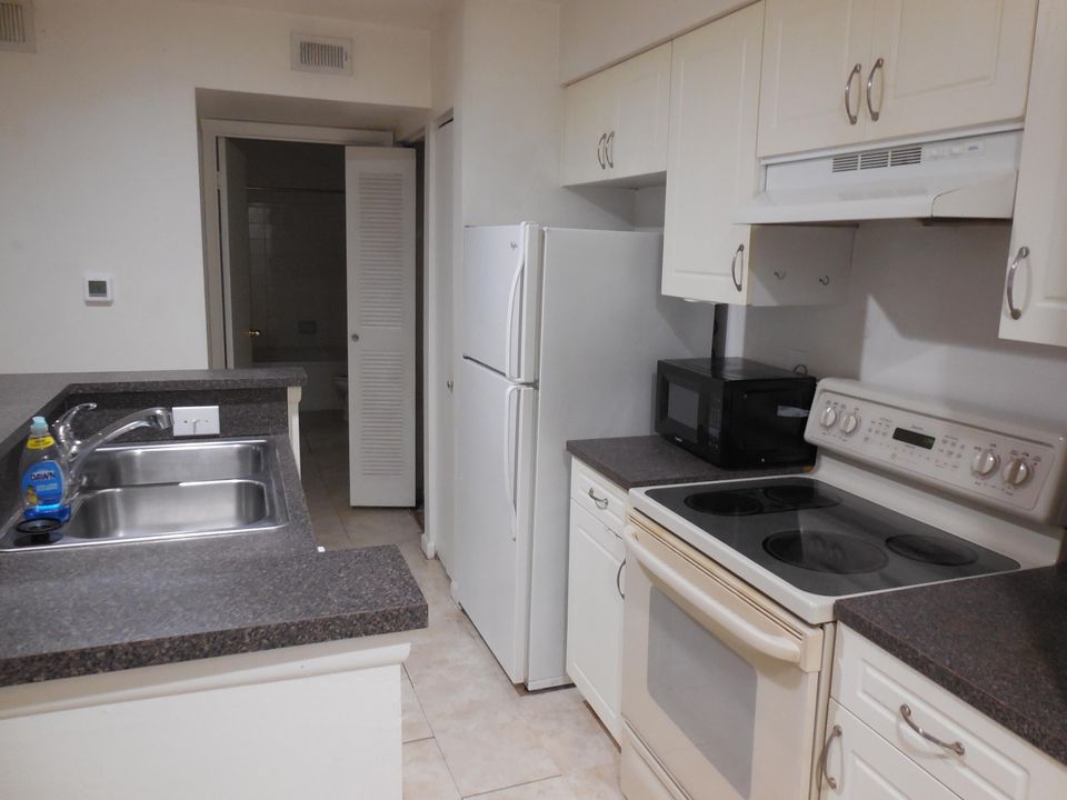 For Rent: $1,700 (1 beds, 1 baths, 745 Square Feet)