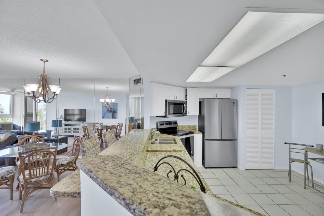 For Sale: $459,000 (2 beds, 2 baths, 1310 Square Feet)