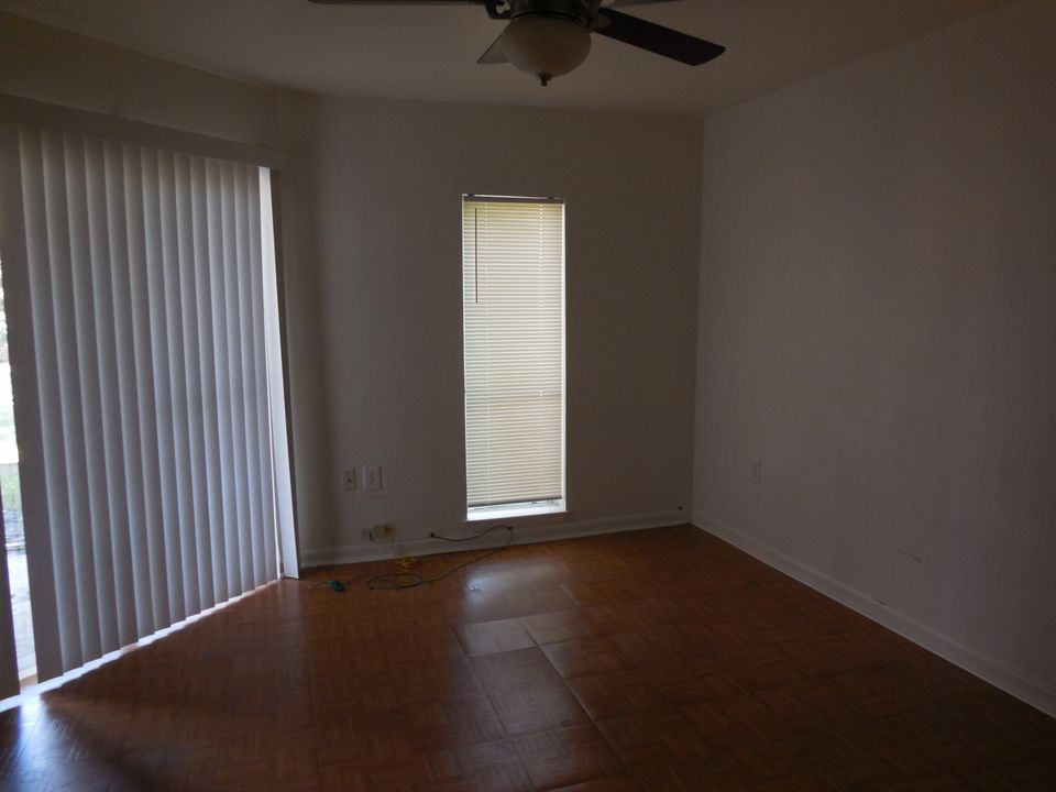 For Rent: $1,700 (1 beds, 1 baths, 745 Square Feet)