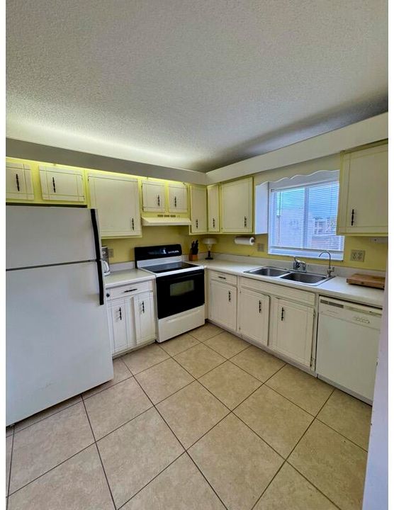 For Rent: $1,575 (2 beds, 2 baths, 1272 Square Feet)