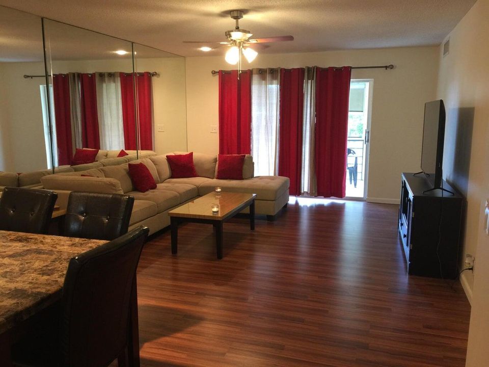 For Sale: $168,000 (2 beds, 2 baths, 1088 Square Feet)