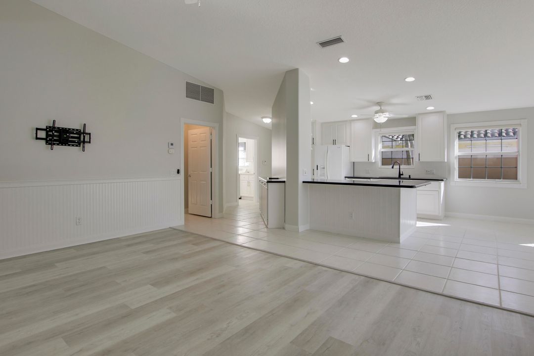 For Sale: $355,000 (2 beds, 2 baths, 1526 Square Feet)